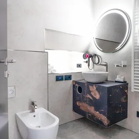 Adv - Exclusive Guest house *