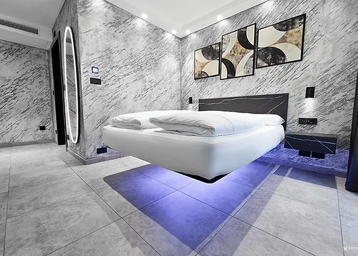 Adv - Exclusive 招待所 3*